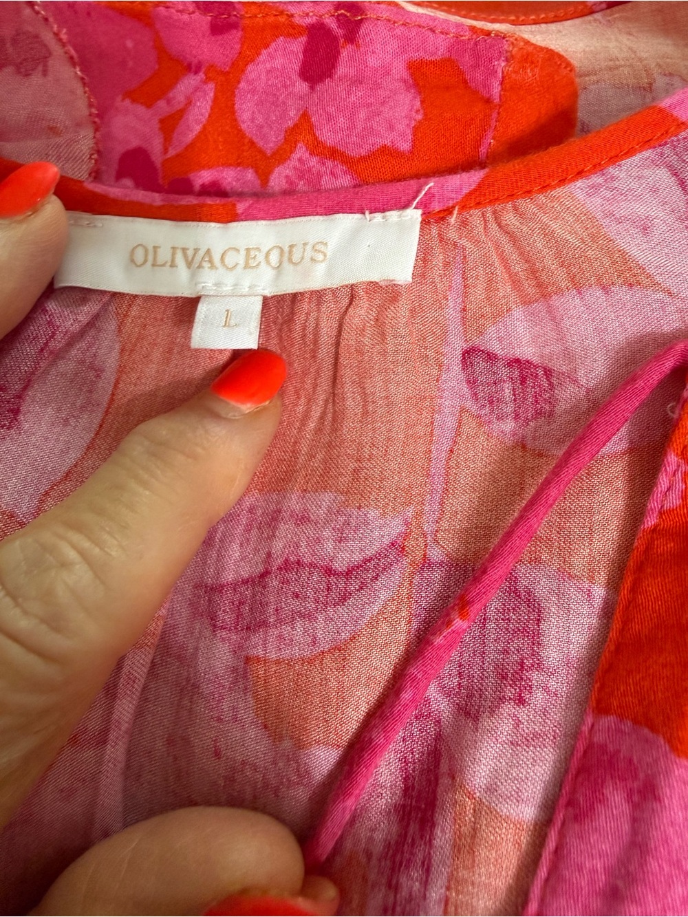 Olivaceous Fuchsia Pink Floral Ruffle Sleeve V-Neck Blouse size Large - Picture 7 of 7